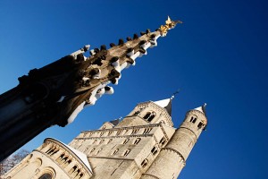 Collégiale Sainte Gertrude et Perron 