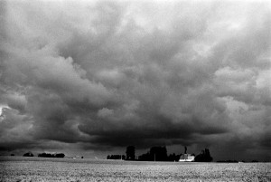 Paysage de campagne en noir et blanc