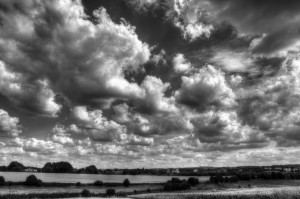 Paysage de campagne en noir et blanc